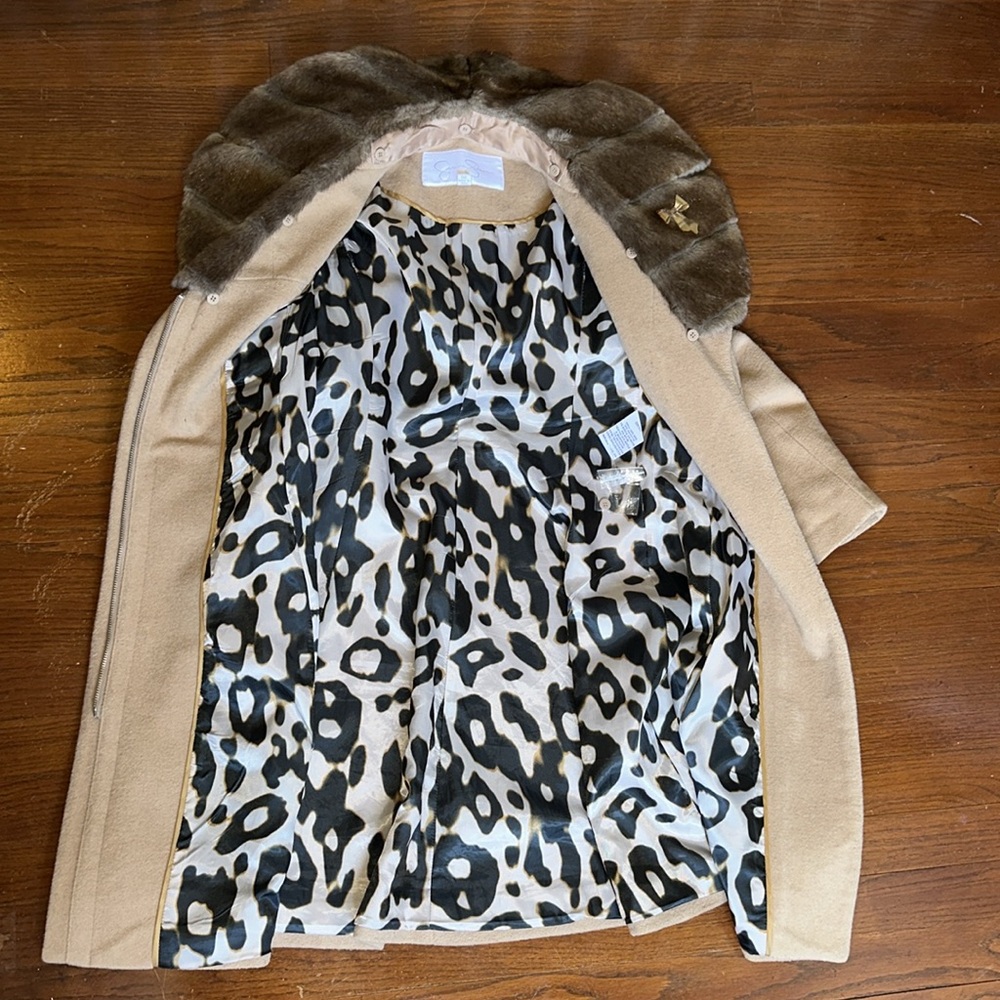 Jessica Simpson Vintage Style Tan Coat Fur Collar Size Small - Picture 7 of 8